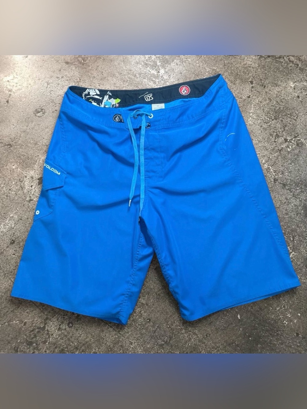 Y2K Volcom Surf Wear black blue and white swim surf board shorts Men’s 34